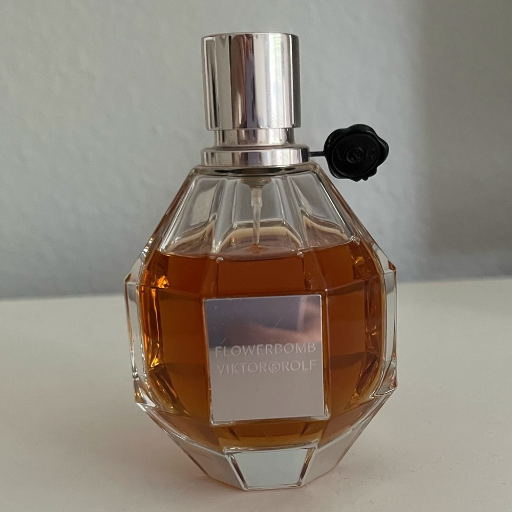 Viktor&Rolf Flowerbomb Perfume 3.4oz bottle